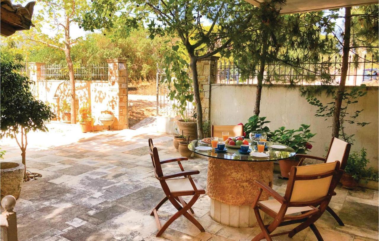 Amazing Home In Artemida With Kitchen 외부 사진
